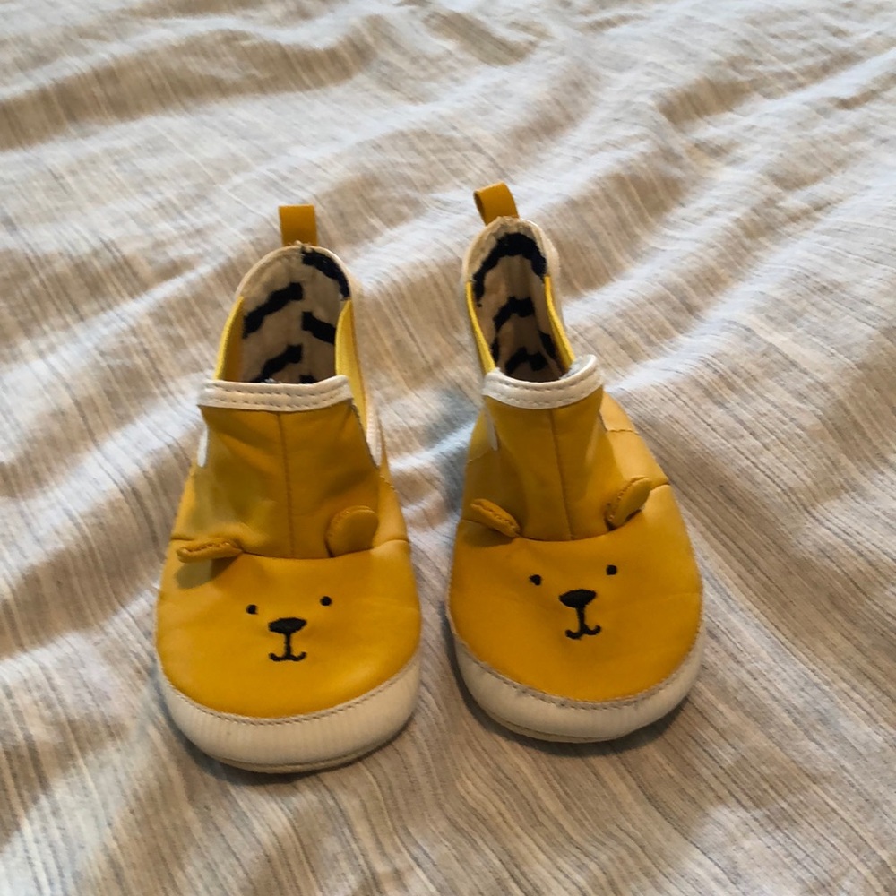 Baby gap soft sole boots